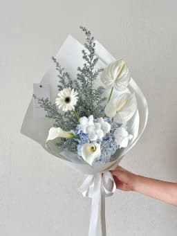 Bouquet blanc et bleu (photo de démonstration)