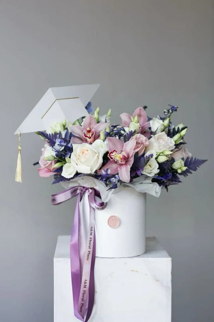 Boîte florale de remise de diplôme (photo de démonstration)