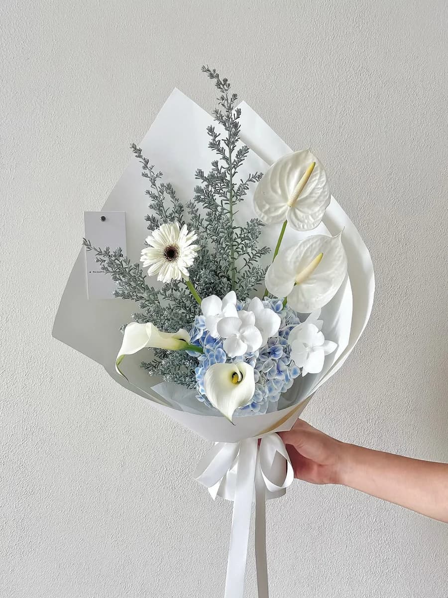 White and blue bouquet (demo photo)
